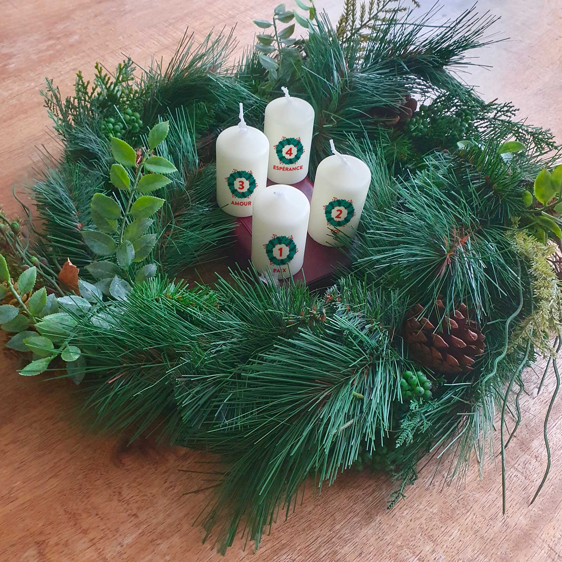 Bougie De L’Avent Sapin De Noël 29,5 Cm – Design Père Noël Et Cadeaux – Multicolore – Fabriqué à La Main Au Royaume-Uni